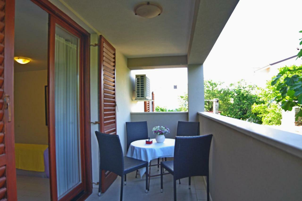 Apartments Cezar Vinkuran Exterior photo