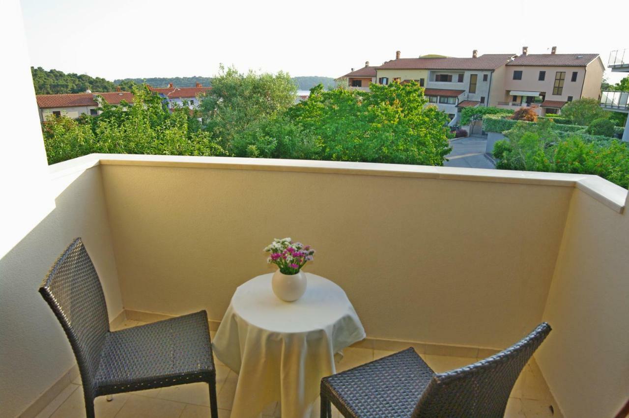 Apartments Cezar Vinkuran Exterior photo